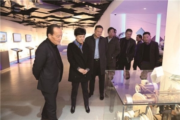 桐乡市委副书记、市长王申峰一行莅临巨石本部调研